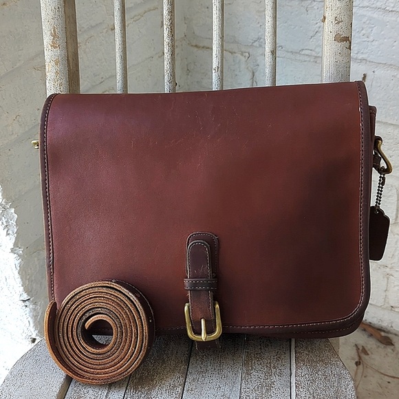 Vintage COACH 70's Saddle/ buckle Courier Large - Picture 3 of 17